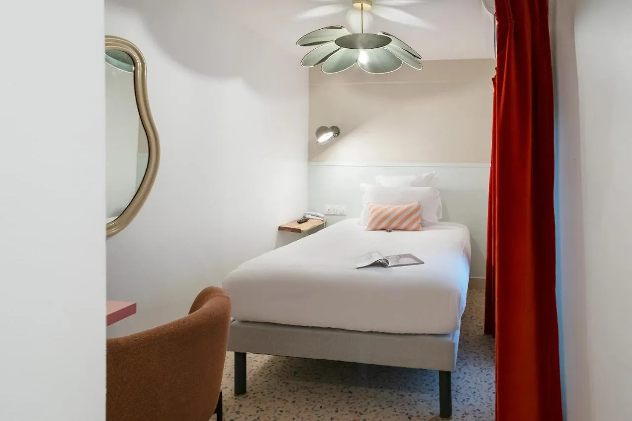 Trendy Canettes Hotel Paris