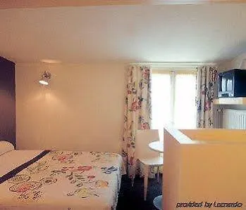 Trendy Canettes Hotel Parigi