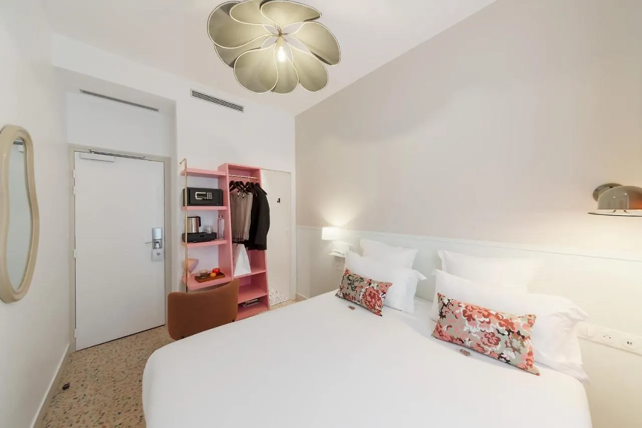Trendy Canettes Hotel Parigi 3*,