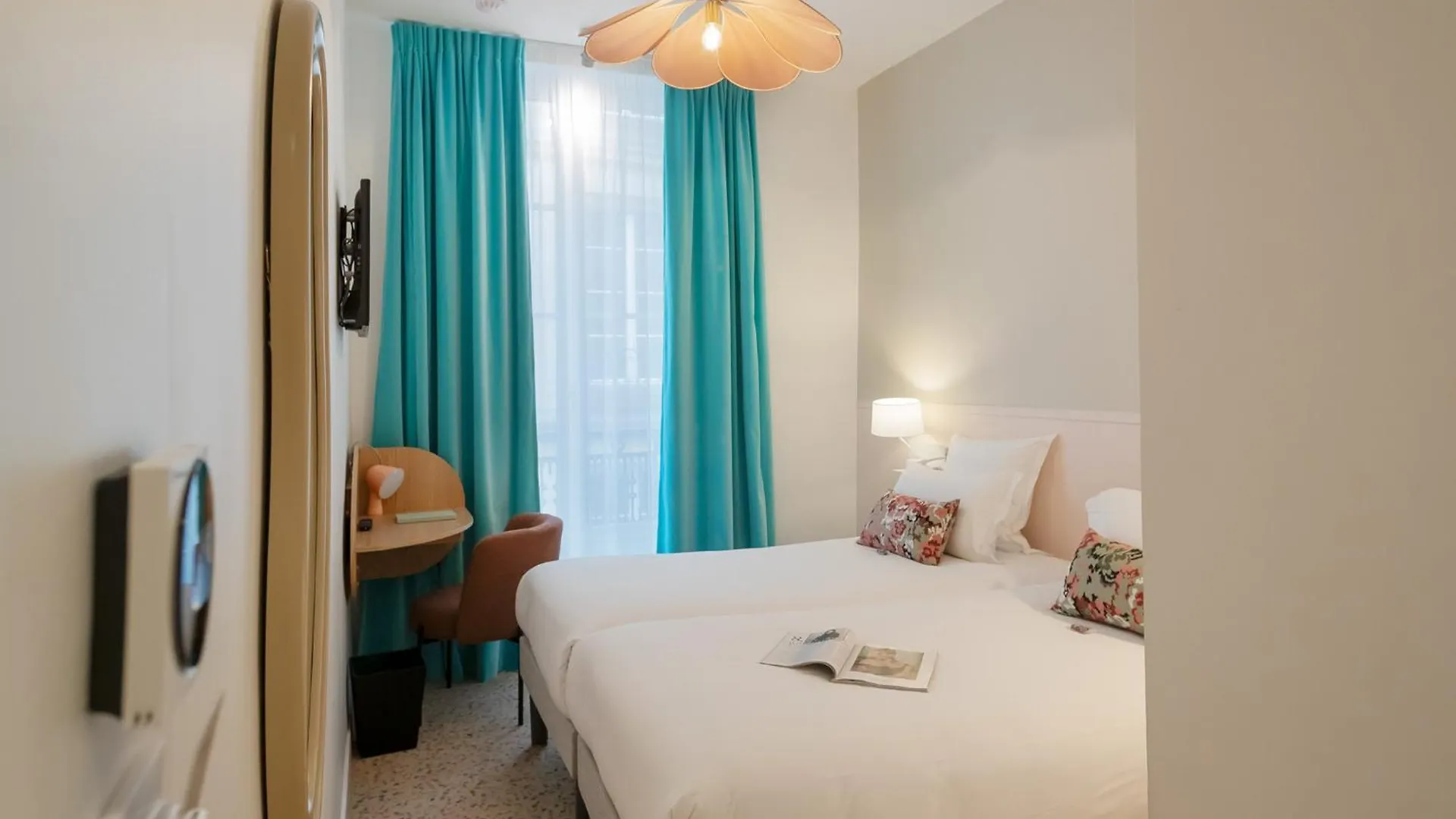 Trendy Canettes Hotel Parigi
