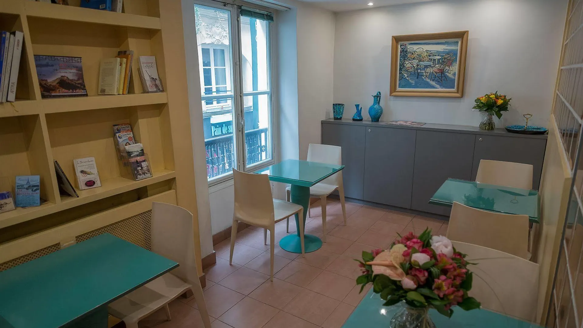 Trendy Canettes Hotel Paris